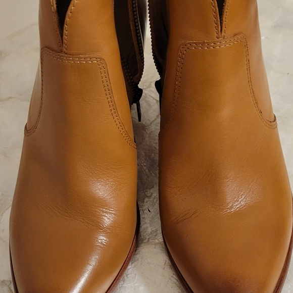 Frye Jennifer Leather  Cognac Bootie size 9 - Picture 2 of 10